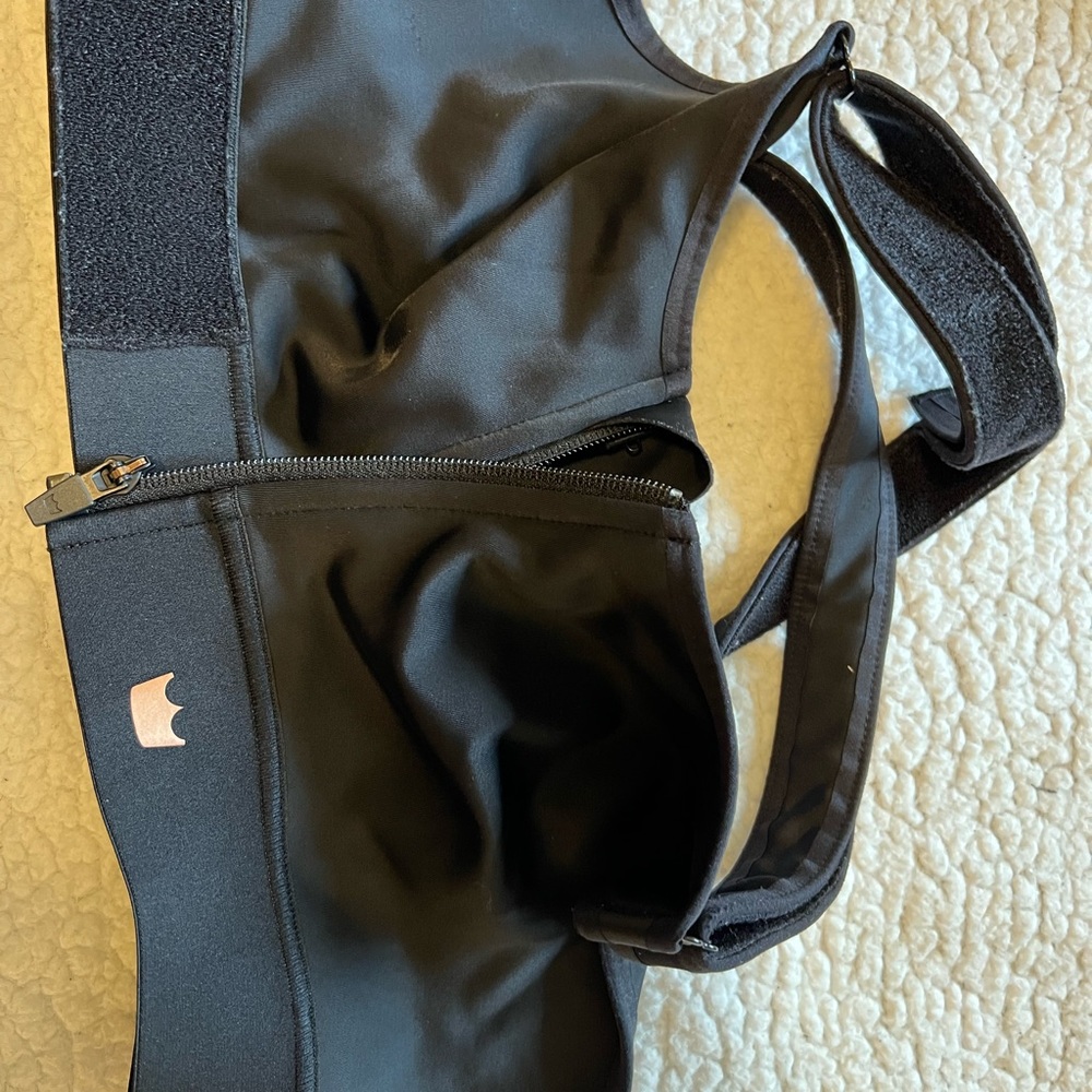 SheFit black sports bra